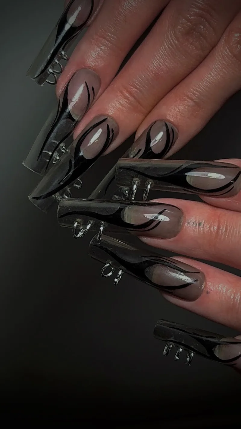 Bat nails | ongles Caen - Onglerie Caen - OneBooking
