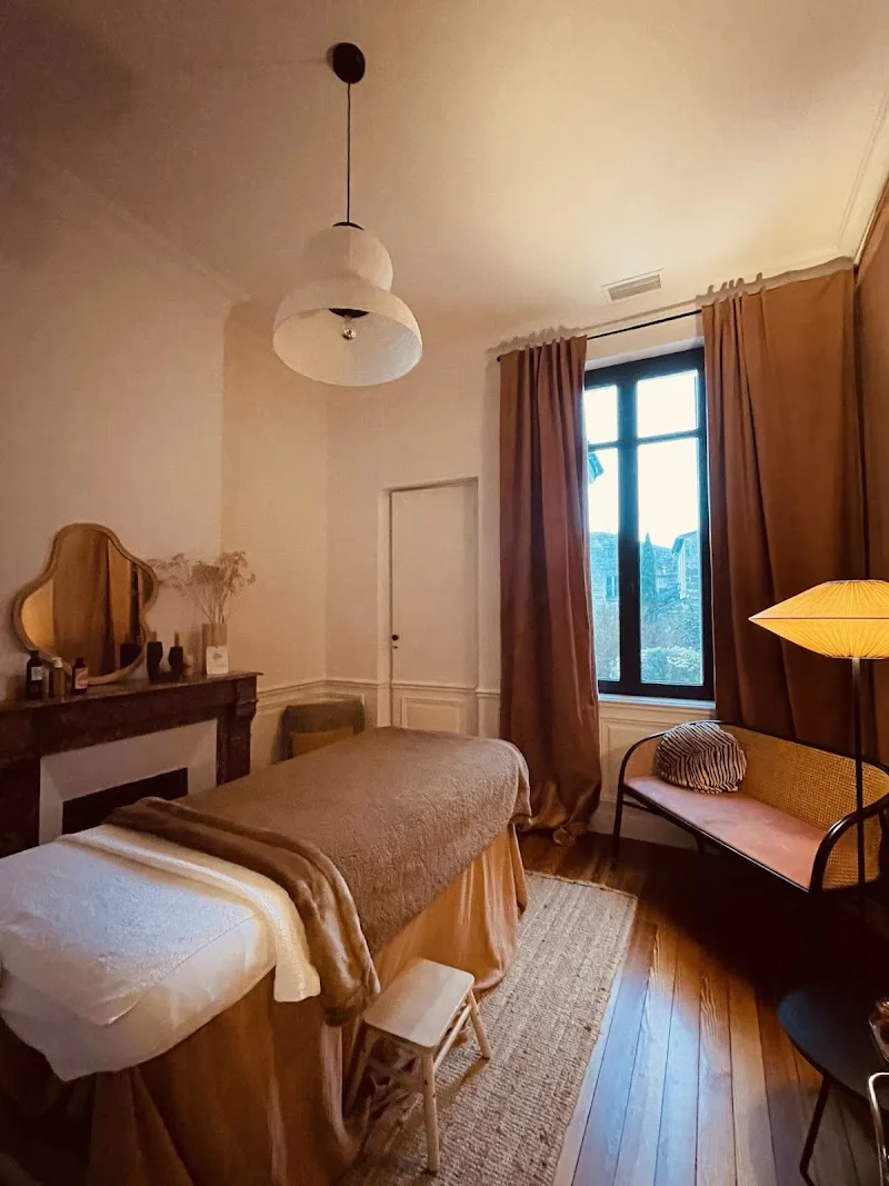 SLOW Hair Care - Le Spa des cheveux - Massages BORDEAUX - Bien-être - Coupe de cheveux en privé - Massage Bordeaux - OneBooking