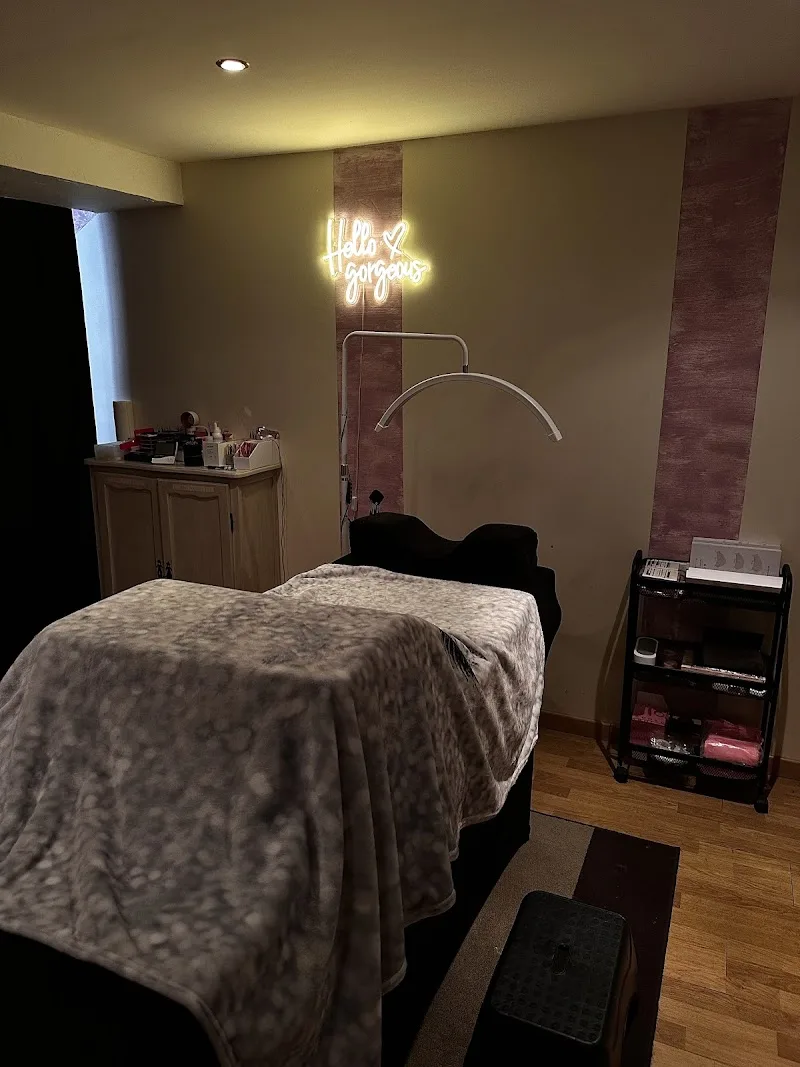 AFBeauty - Sourcils & cils Saint-Étienne - OneBooking