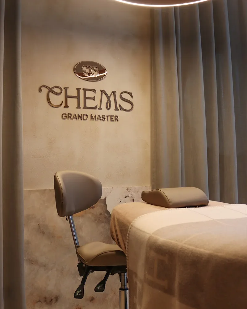 Chems Academy - Formations MicroBlading Shading & Maquillage Semi-Permanent - Maquillage Lille - OneBooking