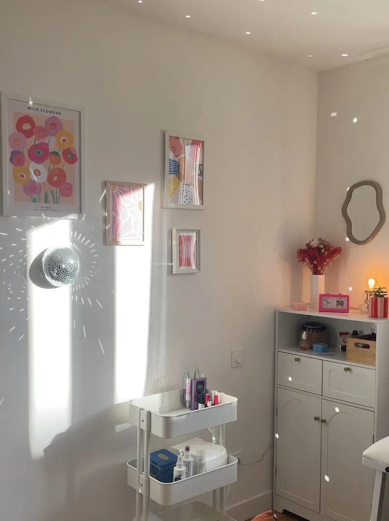 Slow & Flow - Manucure russe, pédicure, onglerie - Onglerie Caen - OneBooking