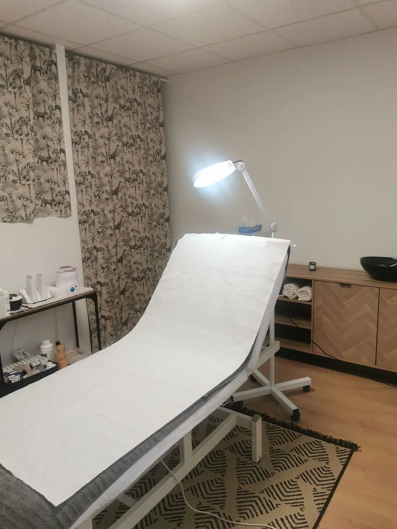 Cyndie Esthétique - Coiffure Lourdes - OneBooking