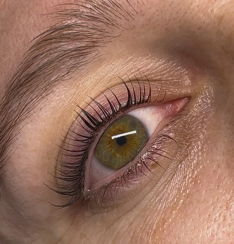 Maison de Belles - Sourcils & cils Besançon - OneBooking