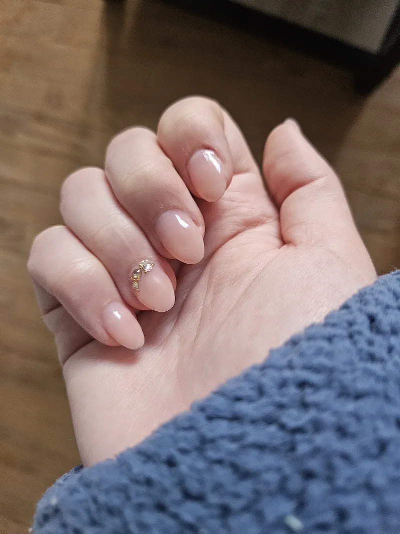 Ongles by Adriana - Onglerie Clermont-Ferrand - OneBooking