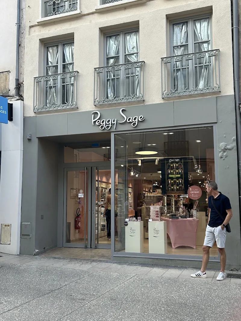 Peggy Sage Dijon - Maquillage Dijon - OneBooking