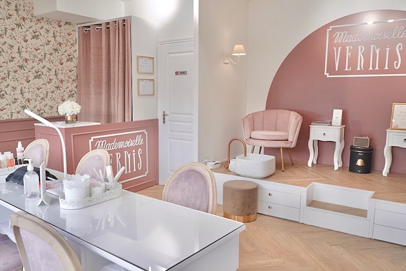 Mademoiselle Vernis - Onglerie Cannes - OneBooking
