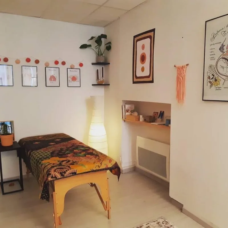 Amélie Dumont - Doula et Naturopathe - Accompagnement des femmes et de la grossesse - Massage Besançon - OneBooking