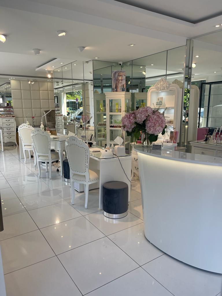 Beauté D' Ongles - Cannes - Onglerie Cannes - OneBooking