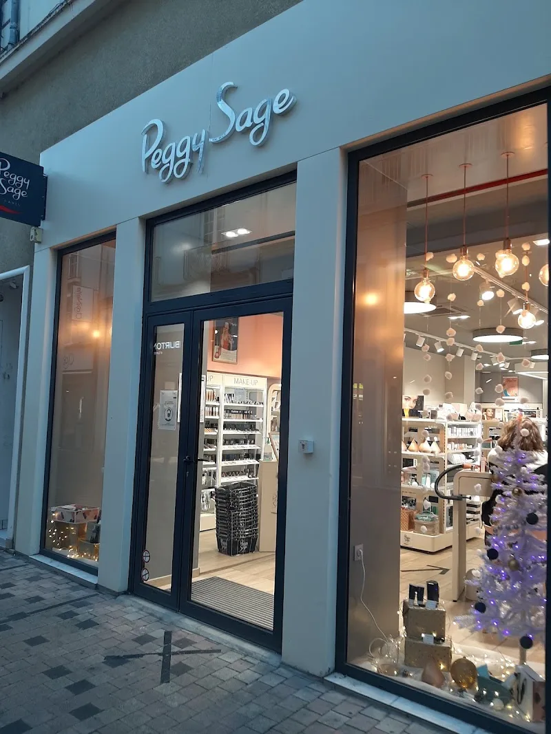 Peggy Sage Angers - Maquillage Angers - OneBooking