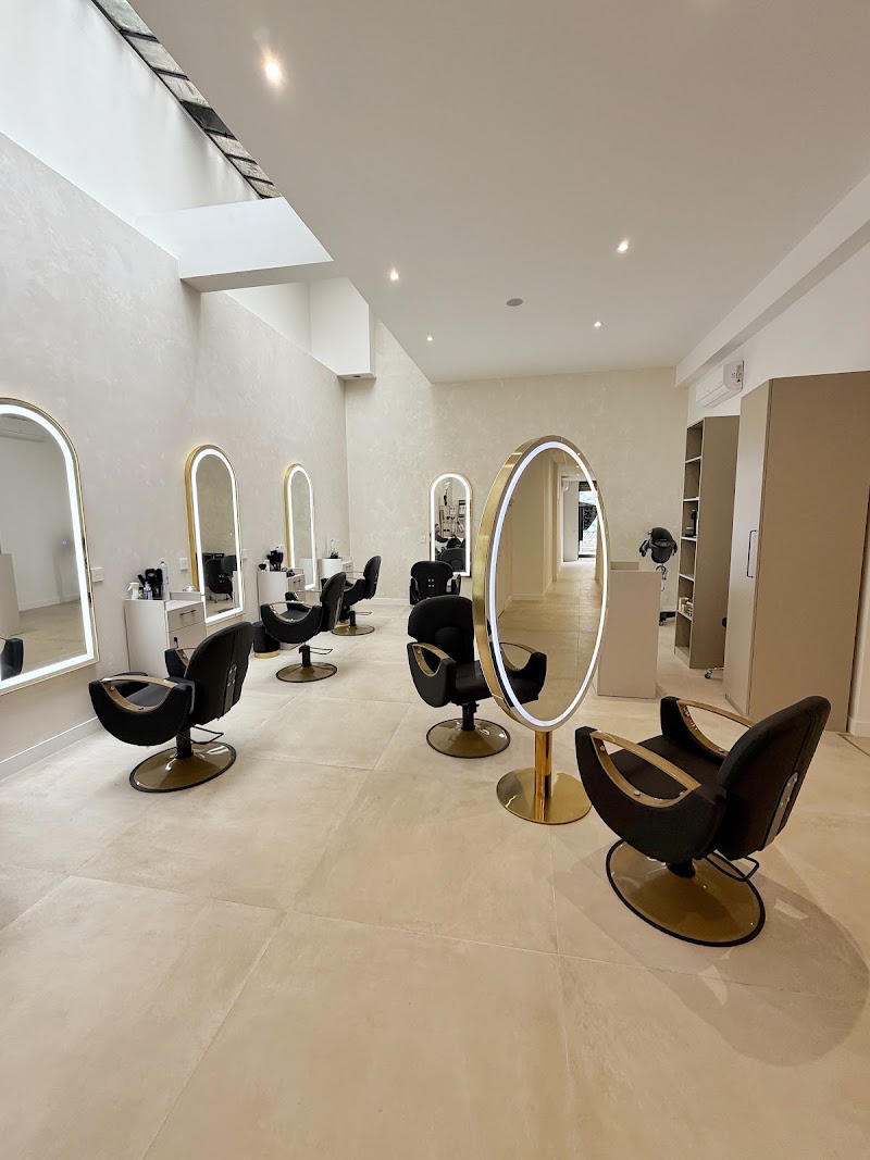 AURA Salon de coiffure - Coiffure Cannes - OneBooking