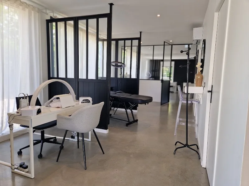 BLOMMIE - Institut de beauté & Centre de formation - Onglerie Bayonne - OneBooking