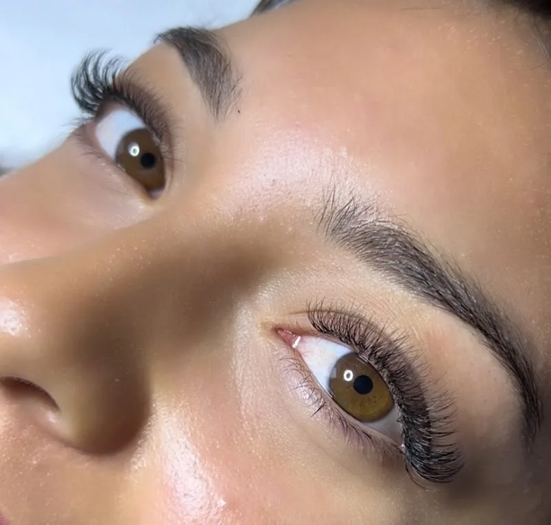 Anne Rzo Beauty - Sourcils & cils Bordeaux - OneBooking