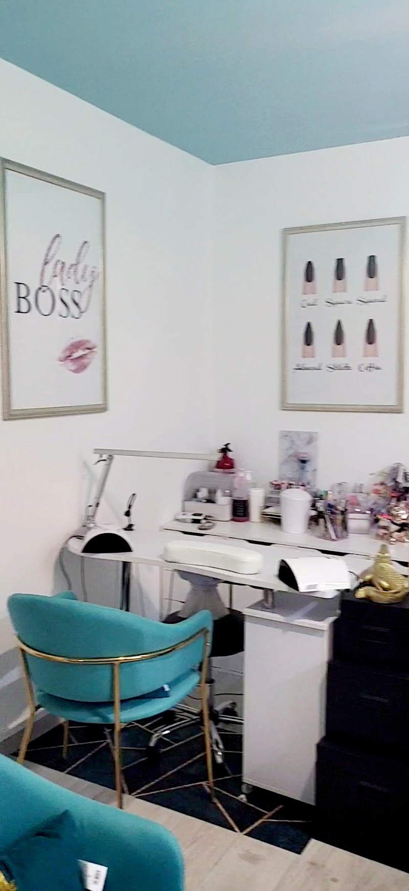 NJBEAUTY - Sourcils & cils Bayonne - OneBooking