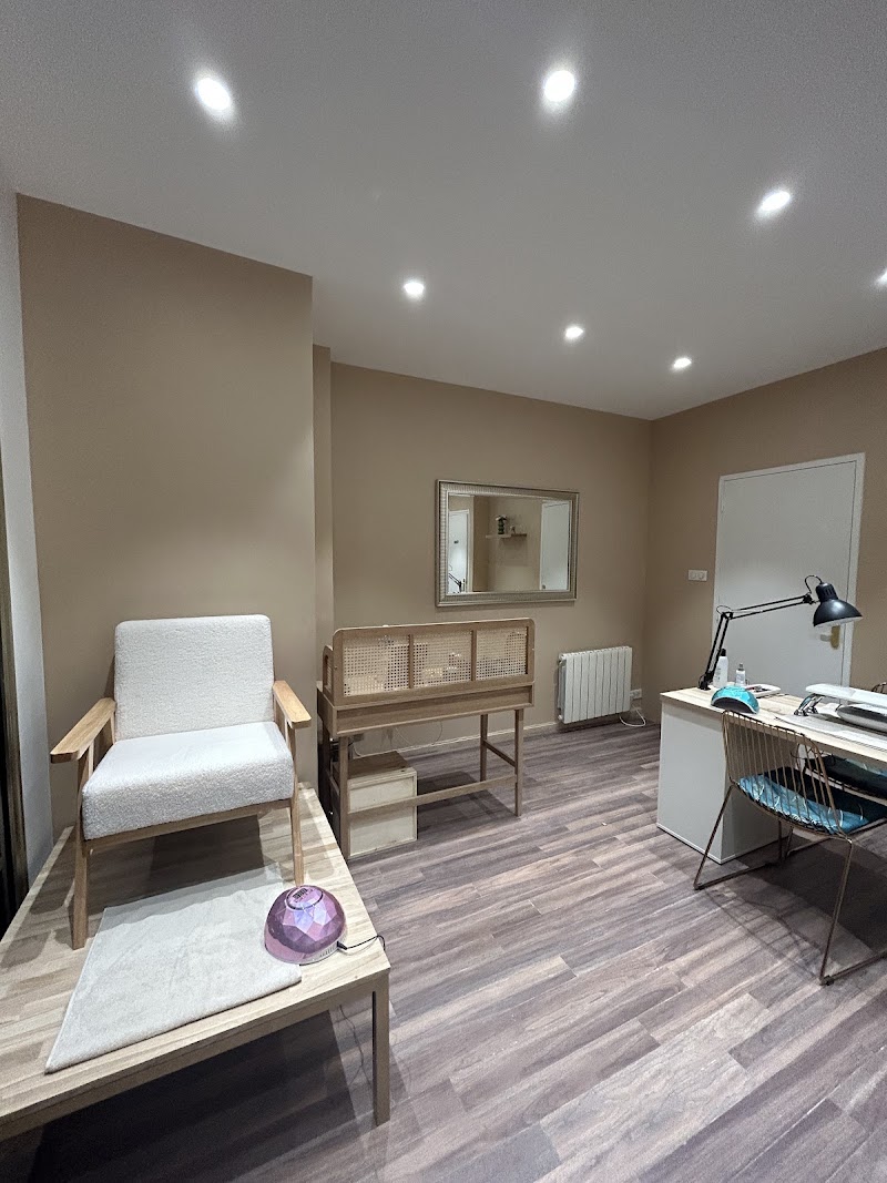 Maison Fallone - Onglerie Cannes - OneBooking