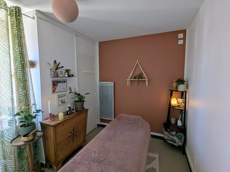 Laura Matuszunski - Massage Chi Nei Tsang & Méthode Osthémrp - Massage Clermont-Ferrand - OneBooking
