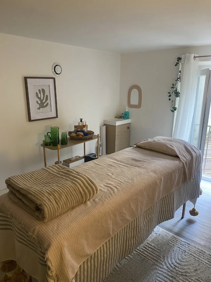 Studio J par Julie - Turbinada, Miracle Face, Drainage lymphatique Grenoble et alentours - Massage Grenoble - OneBooking