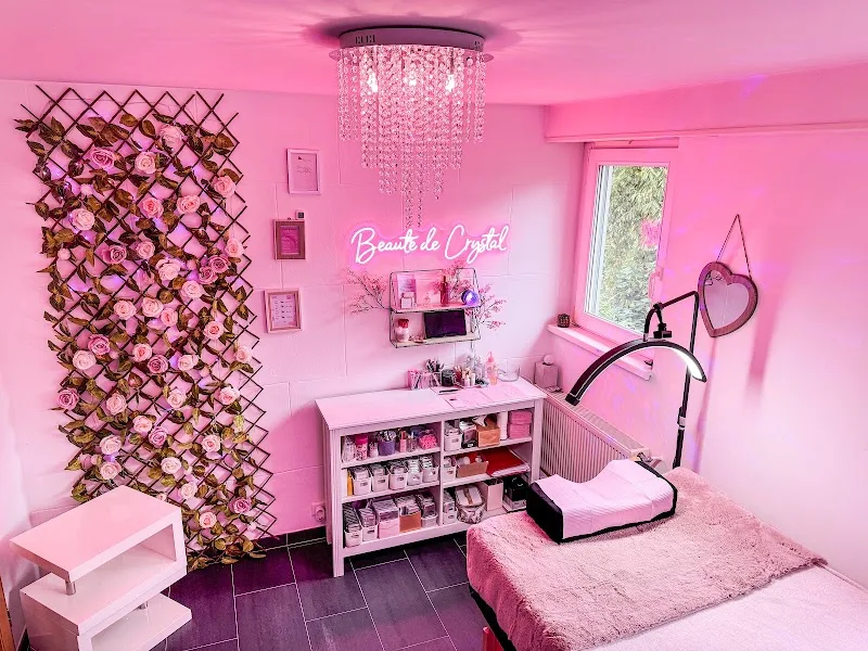 Beauté de Crystal - Sourcils & cils Strasbourg - OneBooking
