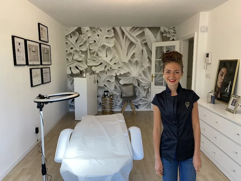 L'Alcôve des Précieuses - Sourcils & cils Strasbourg - OneBooking