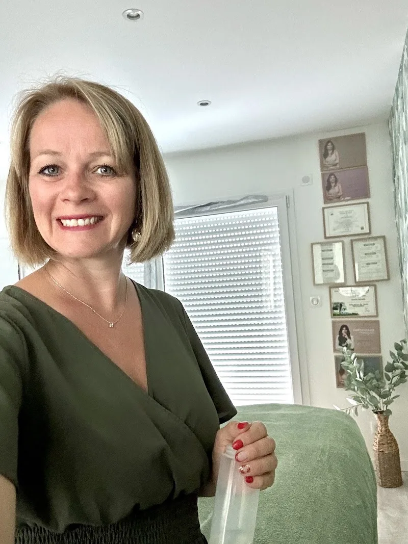 Aurélie Bérard : Drainage lymphatique Renata, Head Spa, Réflexologie, Fleurs de Bach, Naturopathie - Studio Être à Besançon - Massage Besançon - OneBooking
