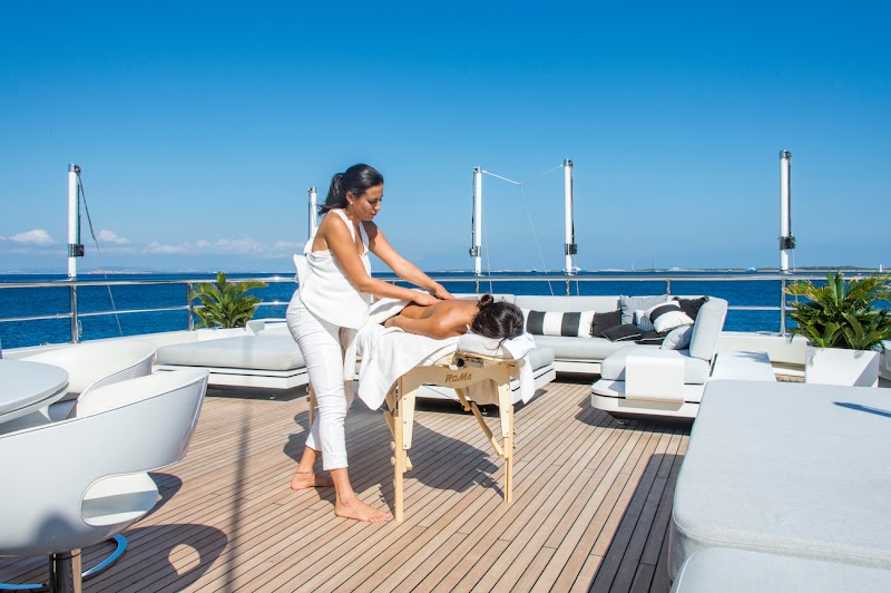 AZUR WELLNESS ARTISTS - Bien-être Cannes - OneBooking