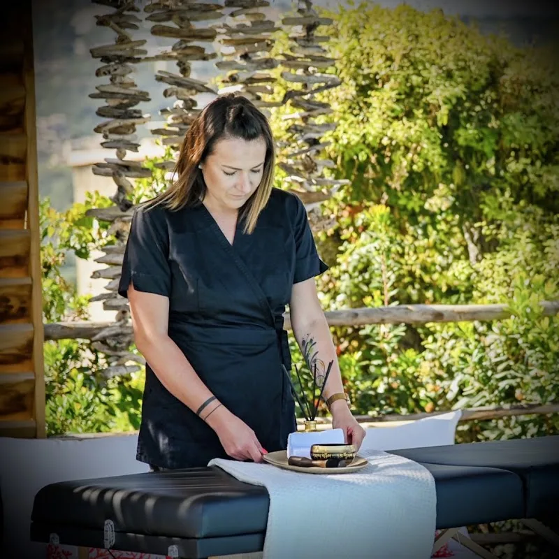 Petra JANO Massages & Soins Esthétiques Ajaccio - Onglerie Ajaccio - OneBooking