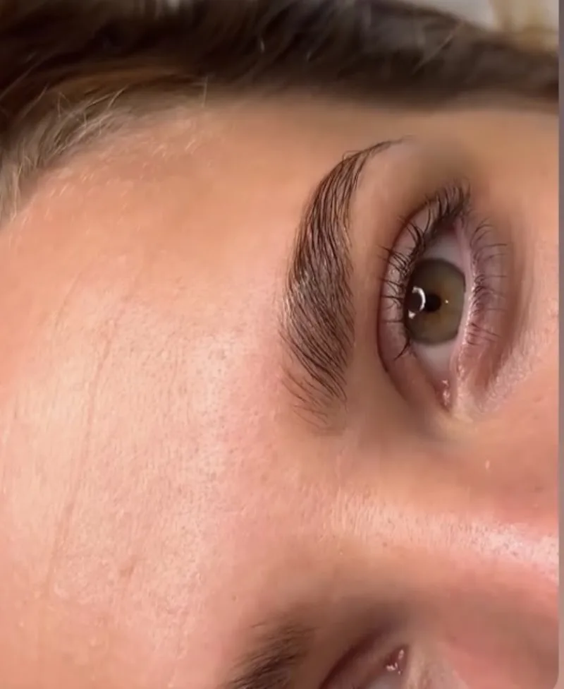 Bliss cosmetic tattoo - Sourcils & cils Dijon - OneBooking