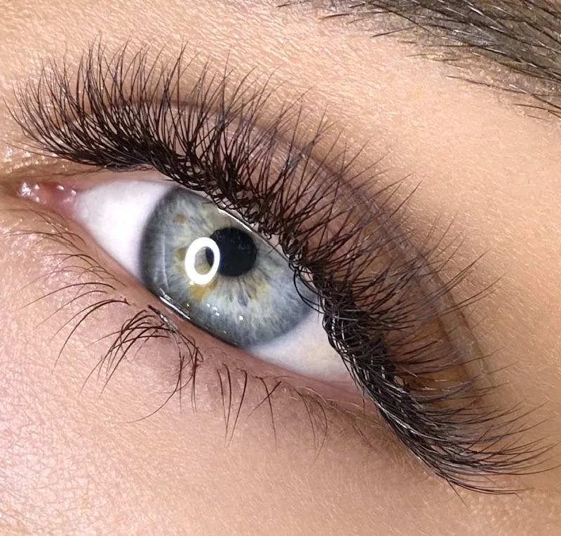 Full beauty N - Sourcils & cils Lyon - OneBooking