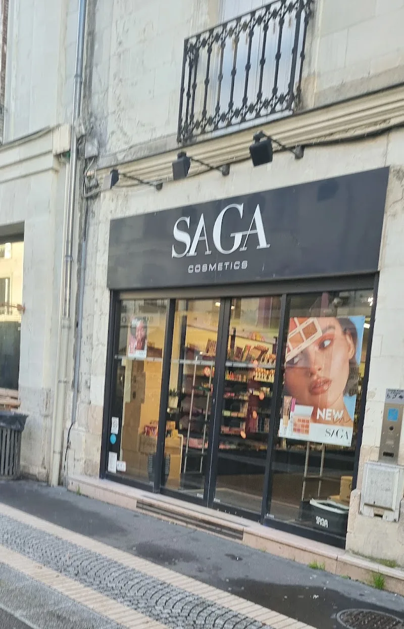 SAGA COSMETICS - Maquillage Tours - OneBooking