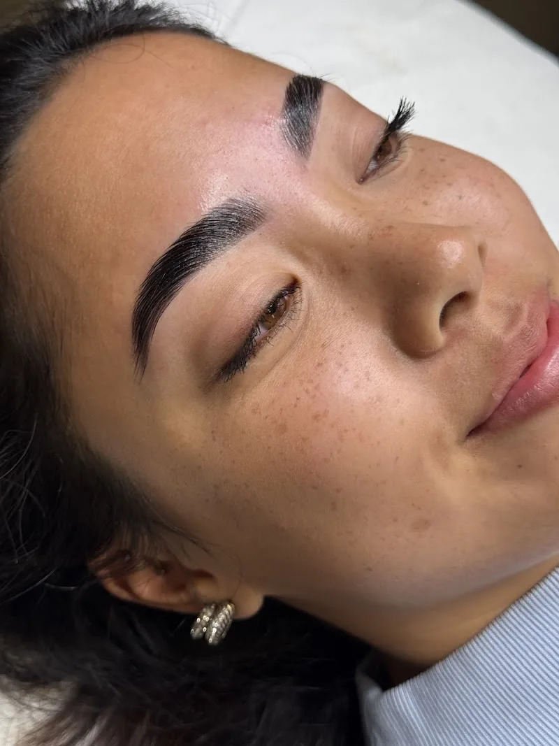 MIA BEAUTY - Sourcils & cils Lyon - OneBooking