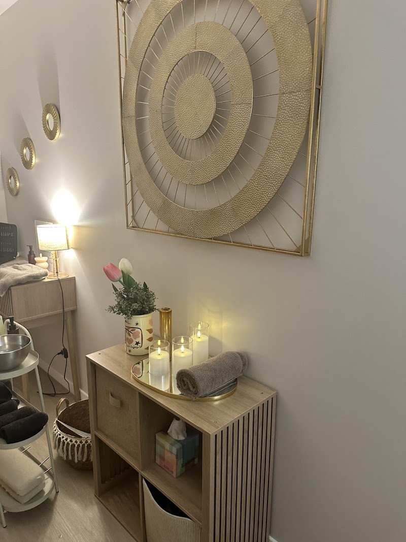 Déborah Blossom - Massage bien-être - Massage Cannes - OneBooking