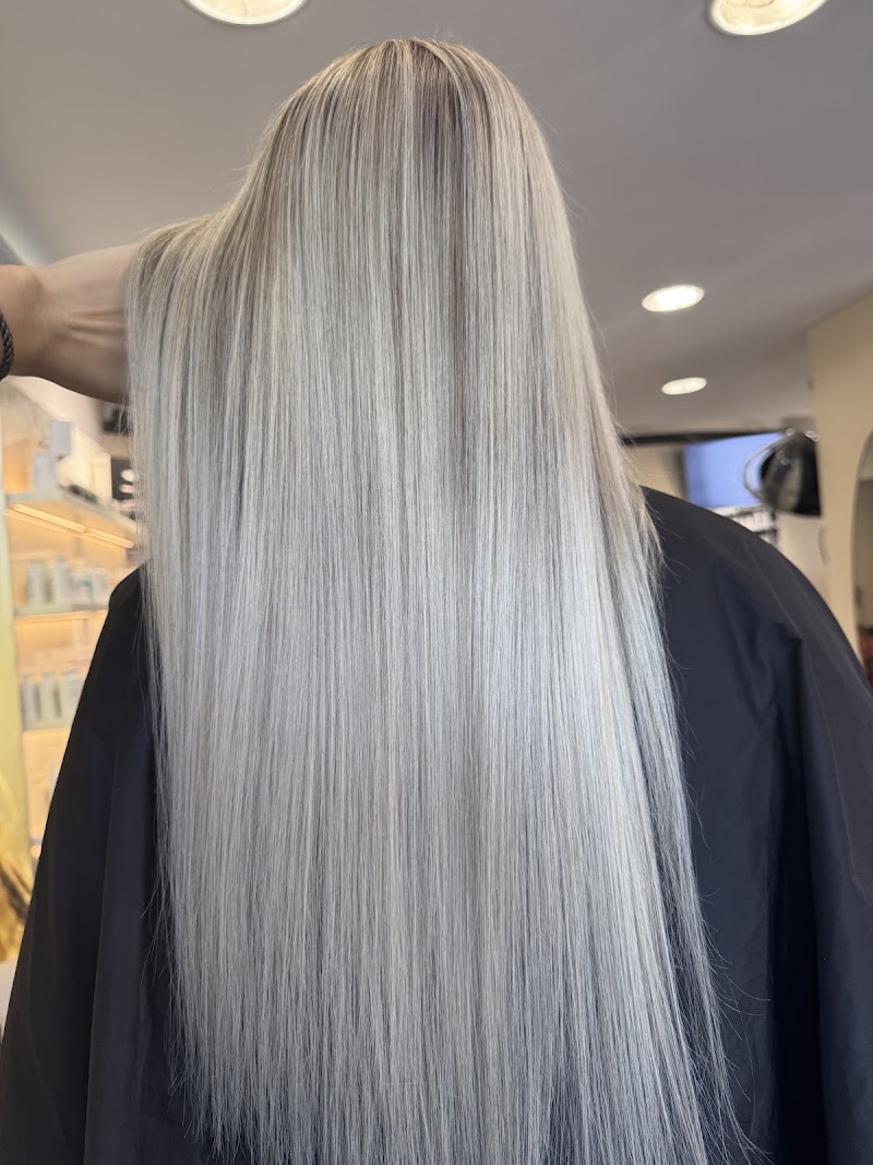 Salon&Academie de coiffure La Maison du Blond by Florina Le Cannet - Coiffure Cannes - OneBooking