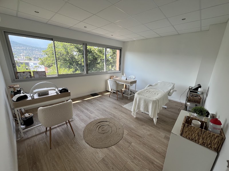 Les soins de Laurie - Onglerie Cannes - OneBooking