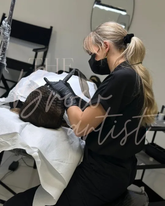 The Brow Artist - Sourcils & cils Limoges - OneBooking
