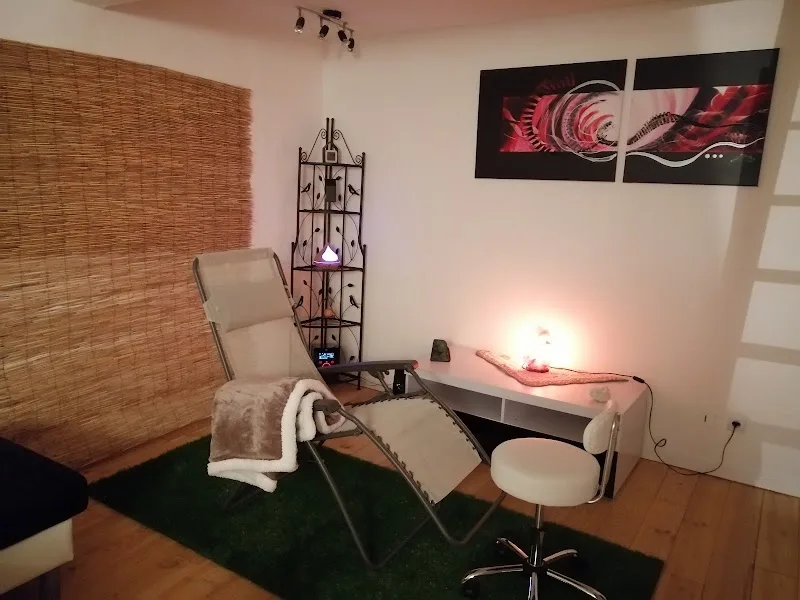 Nathalie Vella Réflexologue diplômée / Ostéothérapeute spécialisée dans les Fascias - Massage Manosque - OneBooking