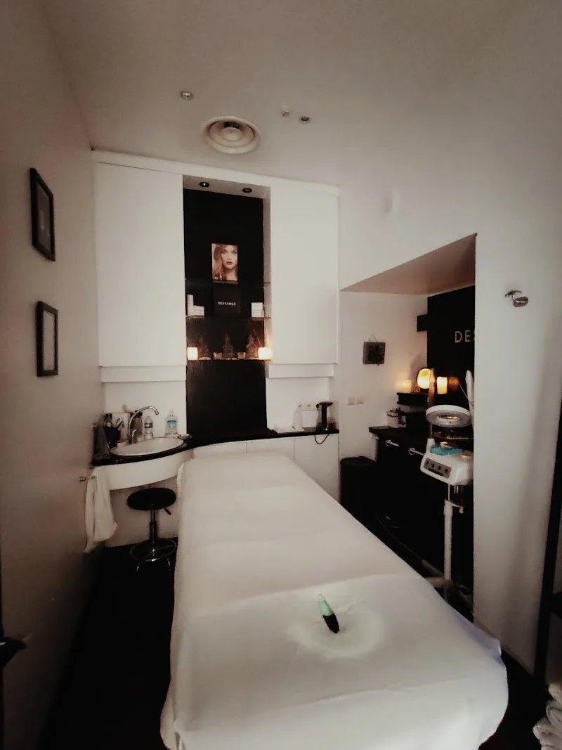 cindy esthéticienne masseuse maquilleuse - Maquillage Paris - OneBooking