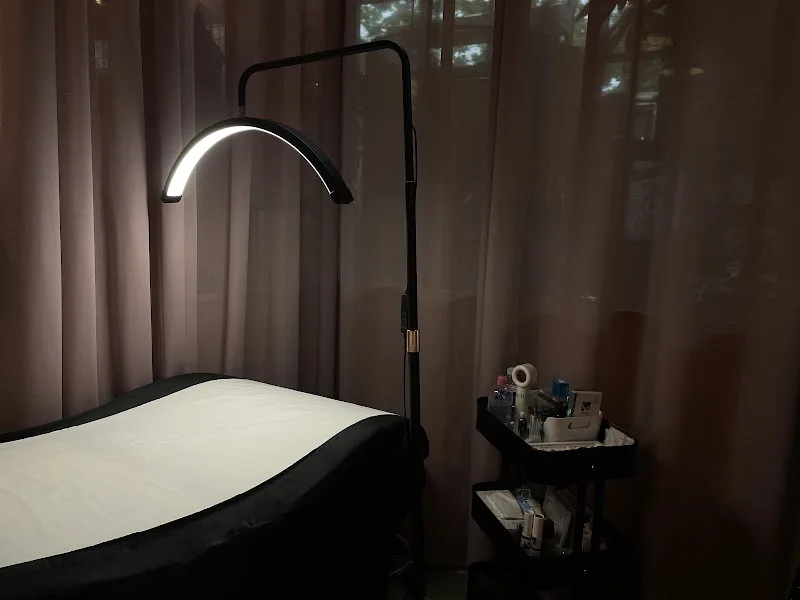 Claudie Institut - Sourcils & cils Rennes - OneBooking