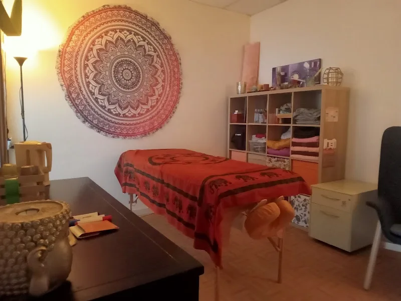 Léa- Massages bien être et Soins ayurvédiques - Massage Bayonne - OneBooking