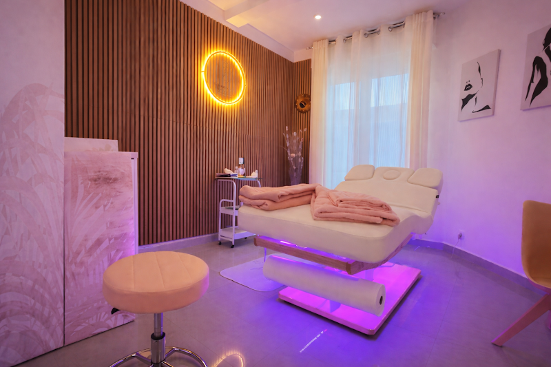 Lymphaglow Drainage Lymphatique - drainage post-opératoire - Massage cicatriciel. Hydrafacial. Cryolipolyse. - Massage Cannes - OneBooking