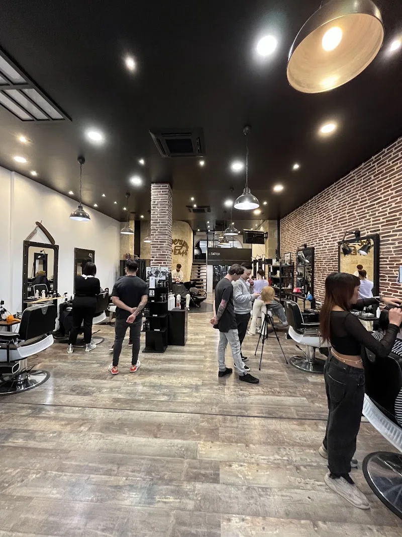 Everyone Speaks Coiffeur Homme Barbier - Barbier Bordeaux - OneBooking