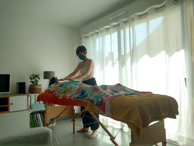 Moment Zen by LC - Massages et Maquillages à domicile et en cabinet - ANGERS et ses alentours - - Maquillage Angers - OneBooking