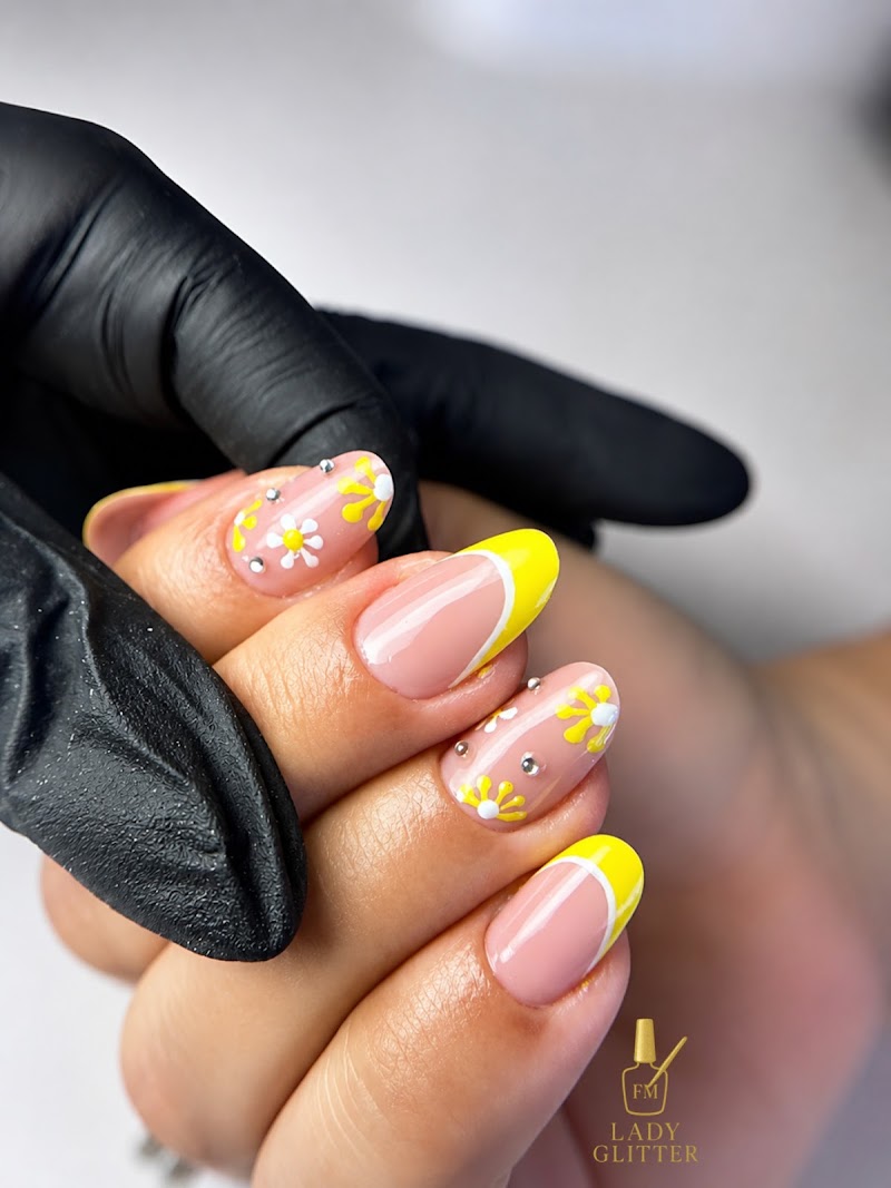 Lady Glitter Le Cannet – Ongles & Cils (Chez Alina Beauty Concept) - Onglerie Cannes - OneBooking