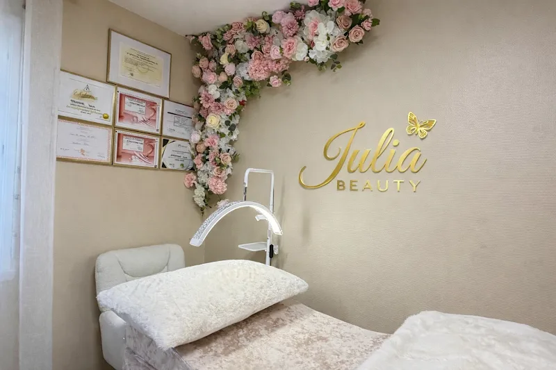 Julia Cils Strasbourg - Sourcils & cils Strasbourg - OneBooking