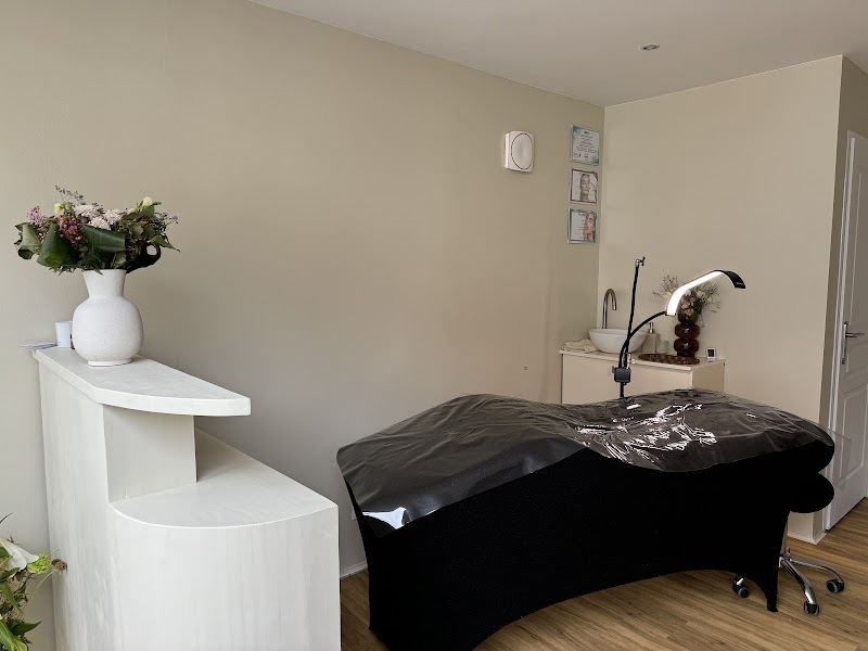Studio Sahm - Sourcils & cils Amiens - OneBooking