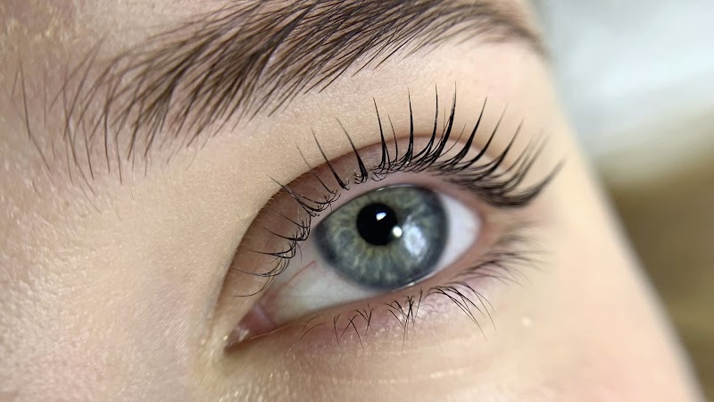 Arya Brows - Sourcils & cils Bordeaux - OneBooking