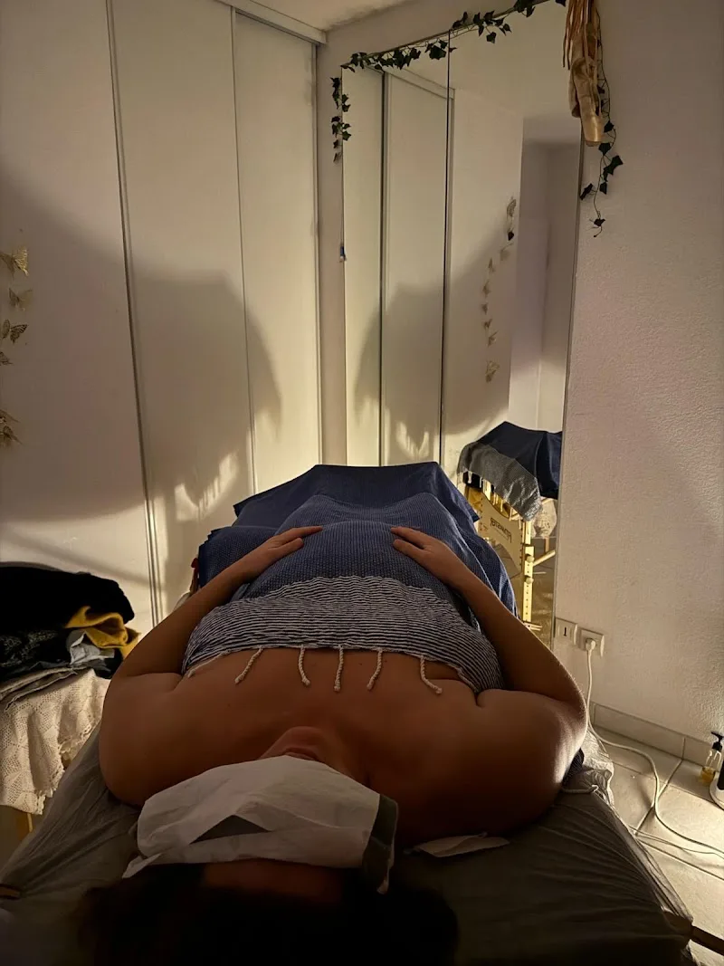 TA PETITE VOIX MASSAGE / Ayurvediques - Sportifs - Énergétiques by Éloïse B - Massage Béziers - OneBooking