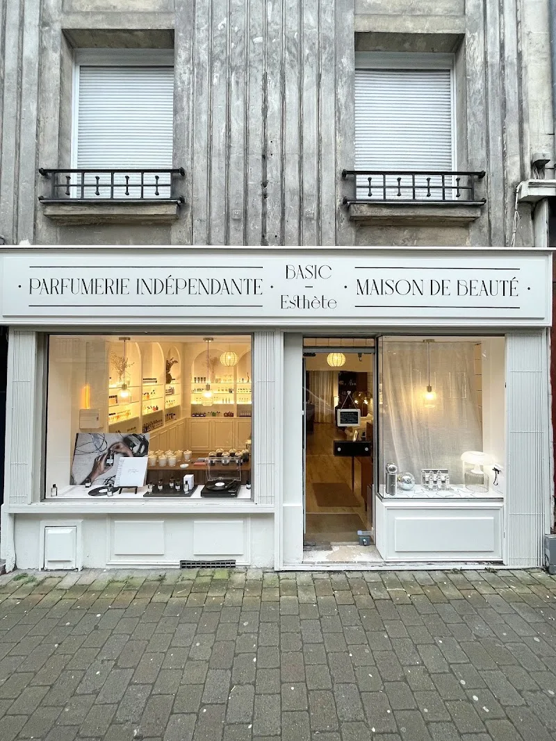 Institut Esthete - Maquillage Reims - OneBooking