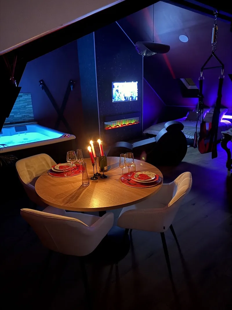 Love Room Fougères – Jacuzzi Privatif - Spa Fougères - OneBooking