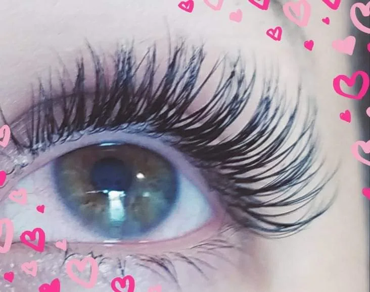 Extensions de cils Bordeaux - Maquilleuse hairstyliste -Nouvelle Aquitaine (33150 Cenon) - Sourcils & cils Bordeaux - OneBooking