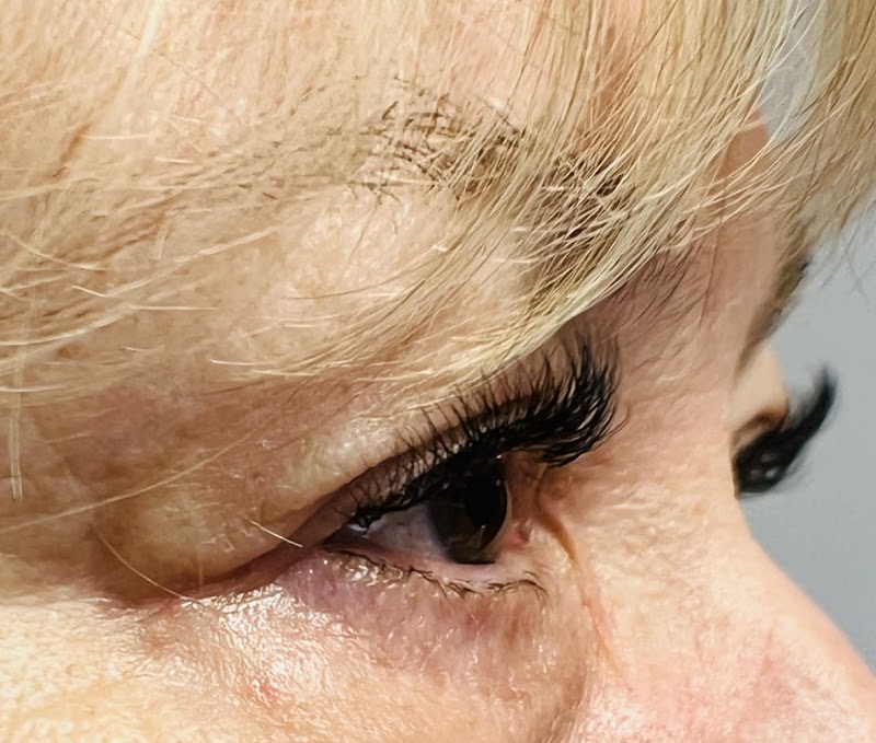 Cils vous plaît madame - Sourcils & cils Besançon - OneBooking