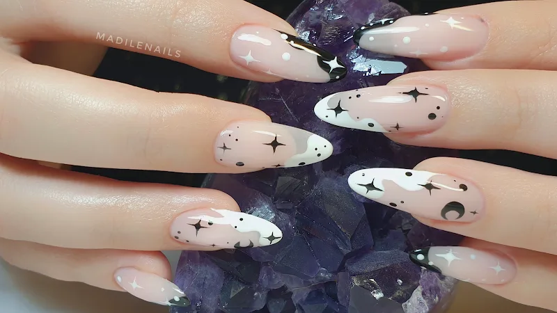 Madile Nails - Onglerie Nantes - OneBooking